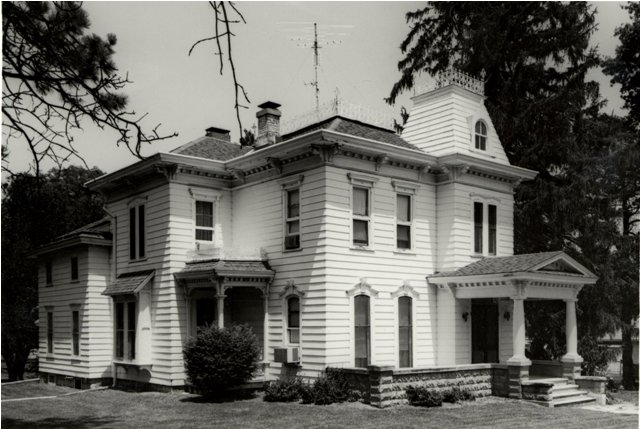 Wilber Republican 01 (31), two storied building with air conditioner and TV antenna