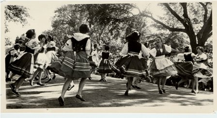 W13, Women dancing in Czech costumes